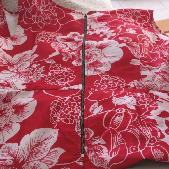 Red & white tropical/floral print sleeveless dress - Picture 8 of 12